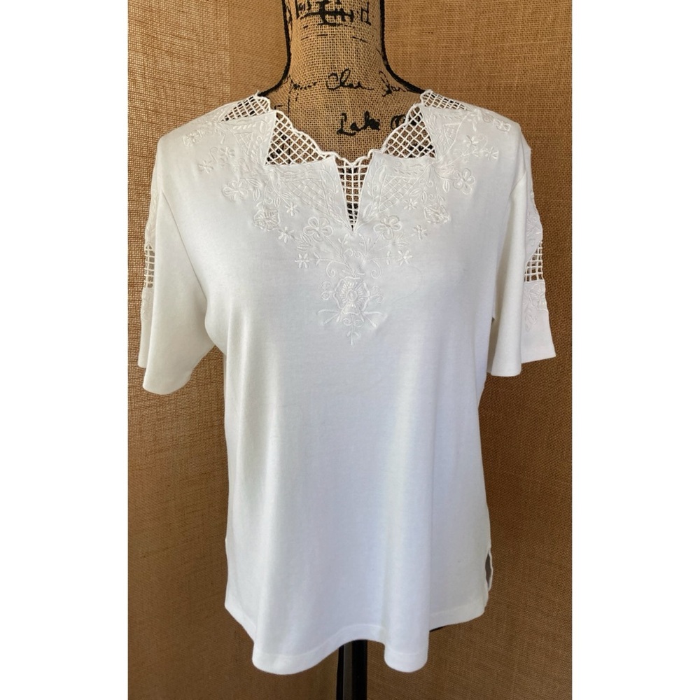 MAIN STREET Women's White Cotton Intricate Embroidered Top Size LARGE EXCELLENT